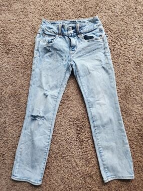 Light Wash Women’s Distressed Skinny Jean Capri